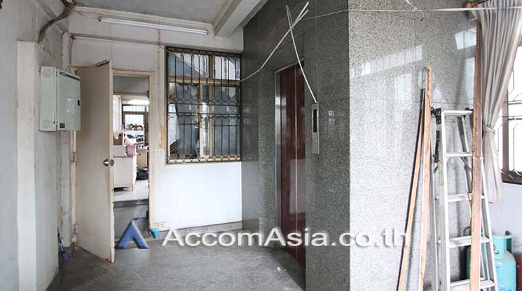  1  Office Space For Rent in Ploenchit ,Bangkok BTS Ploenchit AA18677